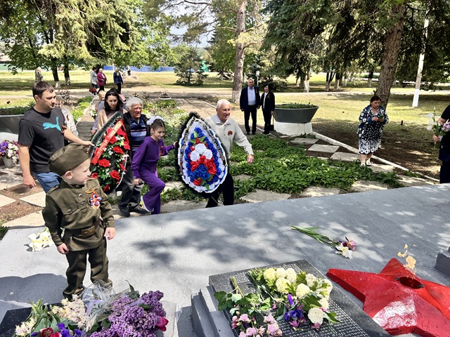 Возложение цветов