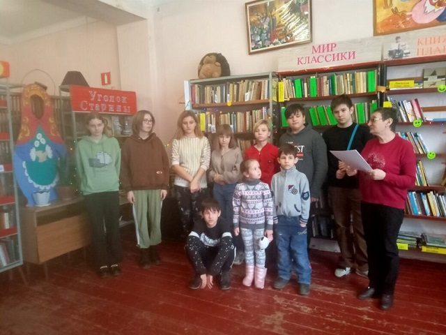 5 января 2023 года библиотекарь МУК «КДЦ Среднечубуркского сельского поселения» провела литературную викторину «Новогодняя карусель»